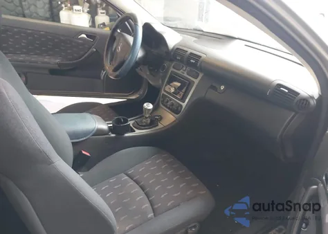 2003 Mercedes-Benz C 230 Kompressor Sport из США, поврежденный, VIN WDBRN40J93A477466